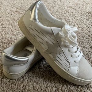 Steve Madden sneaker